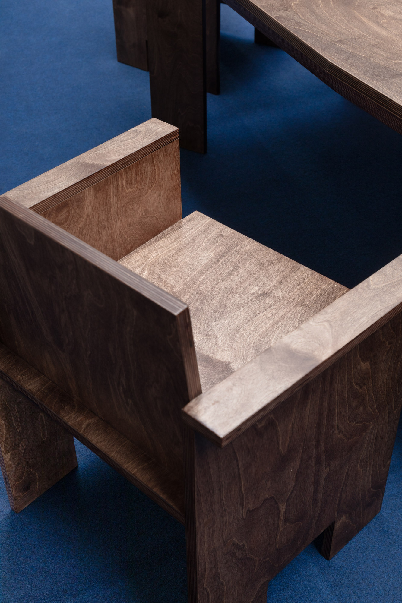 Brace Chair A (dining chair with Armrests)
