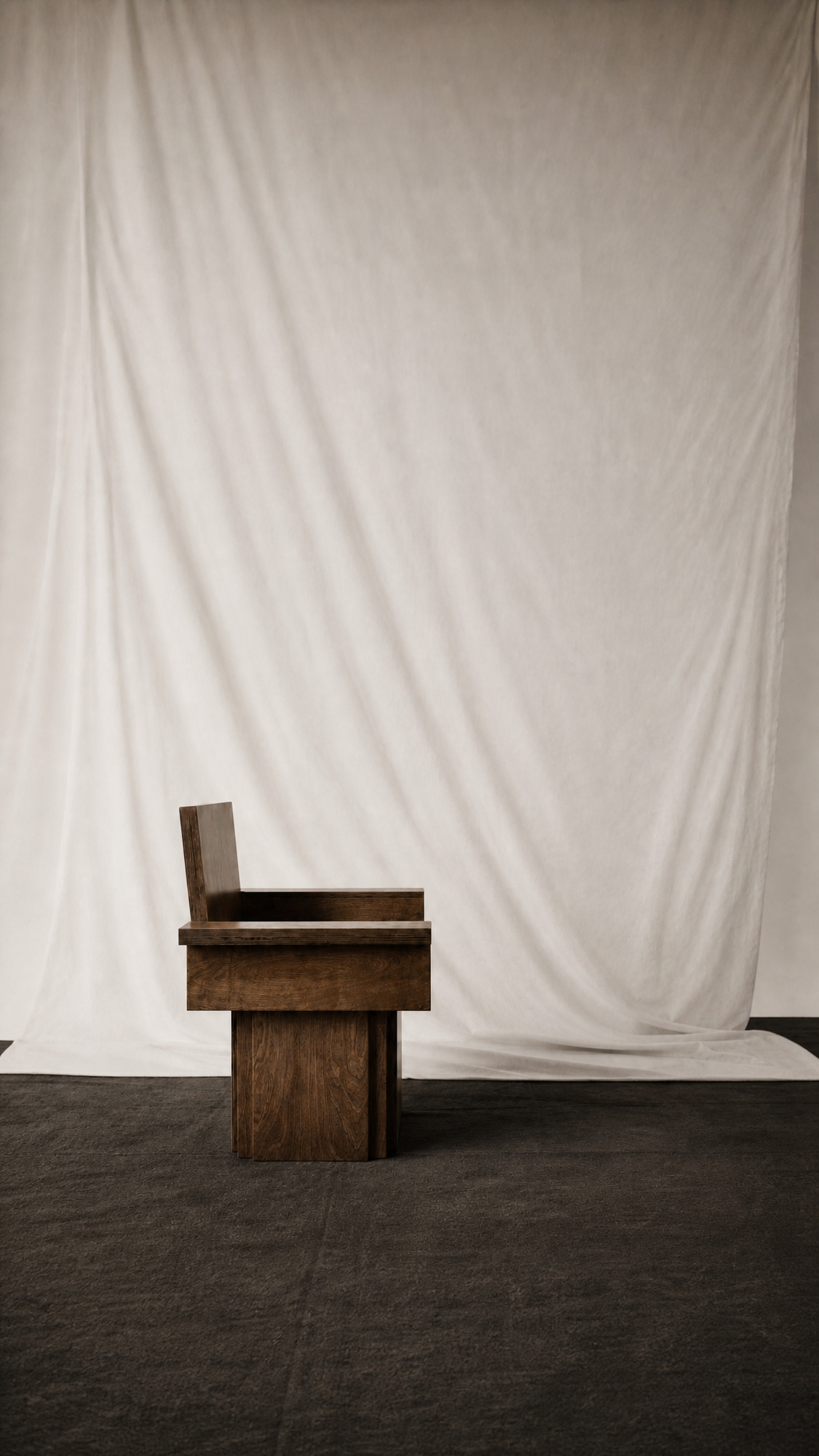 J Arm Chair, Galerie JAG, Paris &middot; Studio Goons